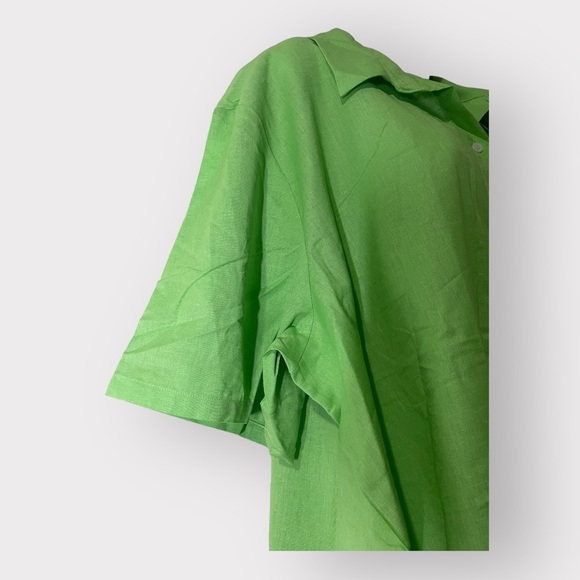 H&M pretty green button up shirt - Picture 2 of 8